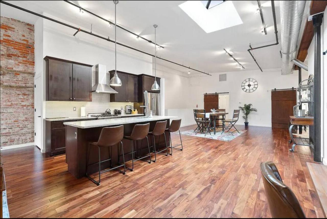 Luxurious Million Dollar Penthouse With Elevator And Parking Holiday home
