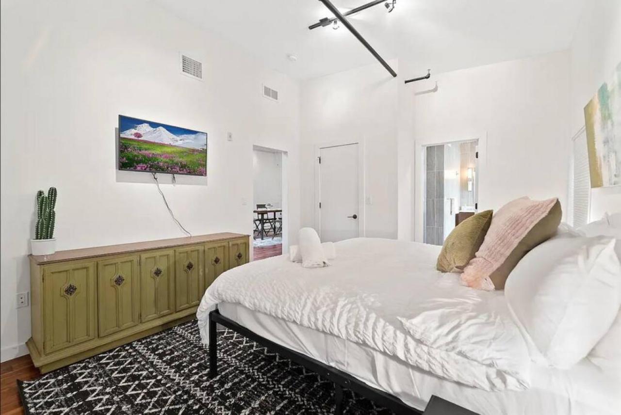 Luxurious Million Dollar Penthouse With Elevator And Parking * Philadelphia