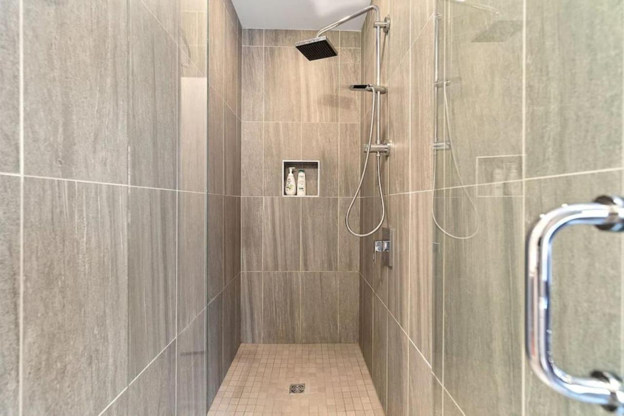 Luxurious Million Dollar Penthouse With Elevator And Parking
