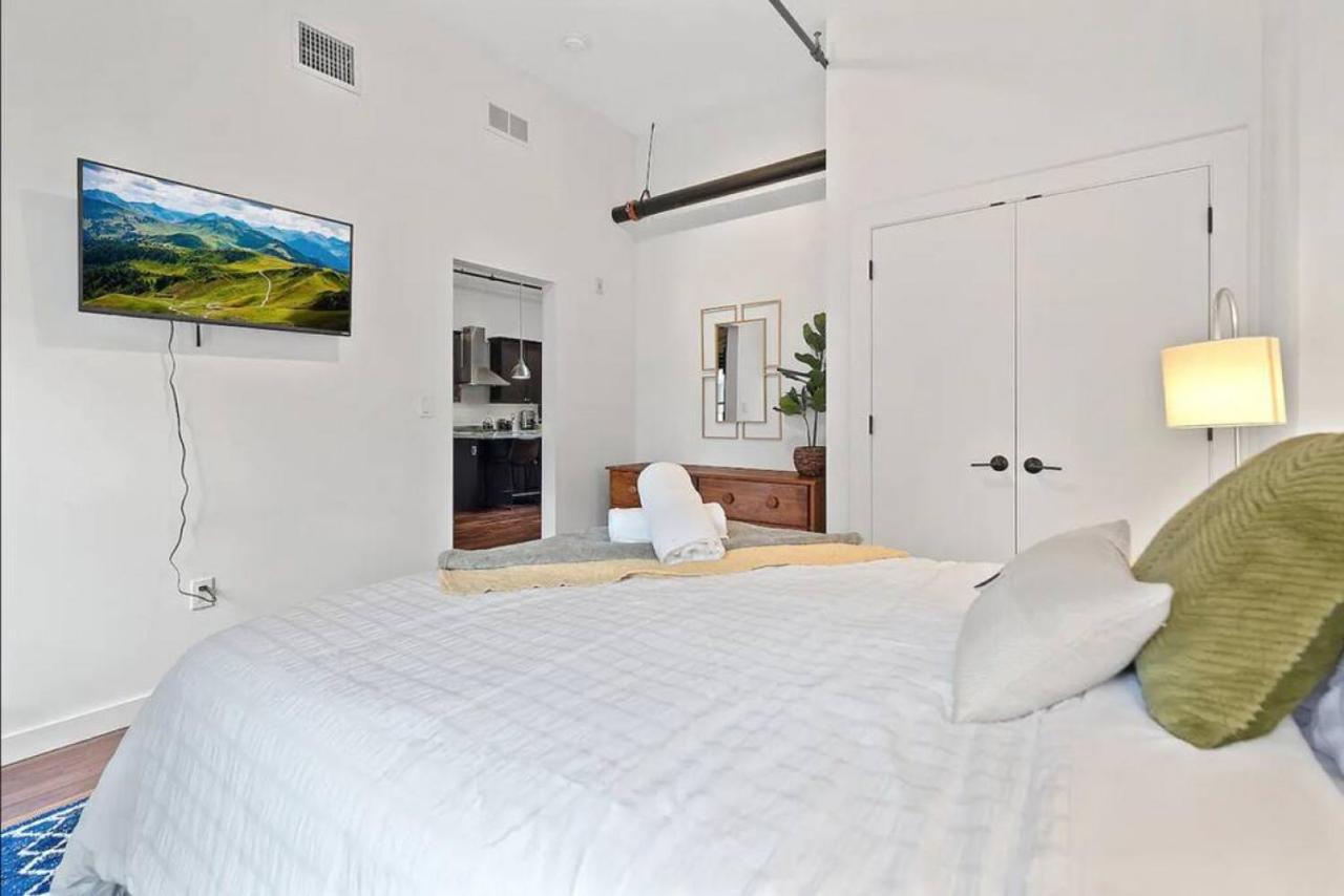 Luxurious Million Dollar Penthouse With Elevator And Parking